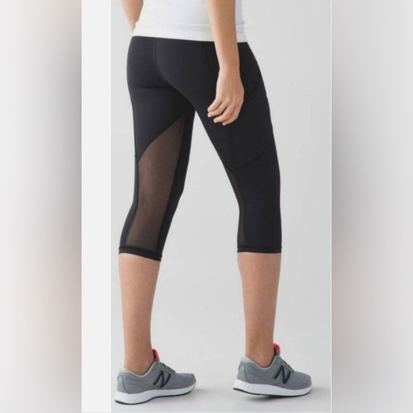 Lululemon Outrun Ruched Mesh Pocket Luxtreme Cropped leggings size 6 - Picture 13 of 17